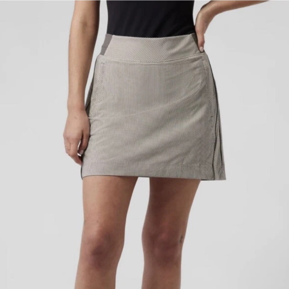 Athleta Textured Skirt Skort, Gray White Stripe, Size 6